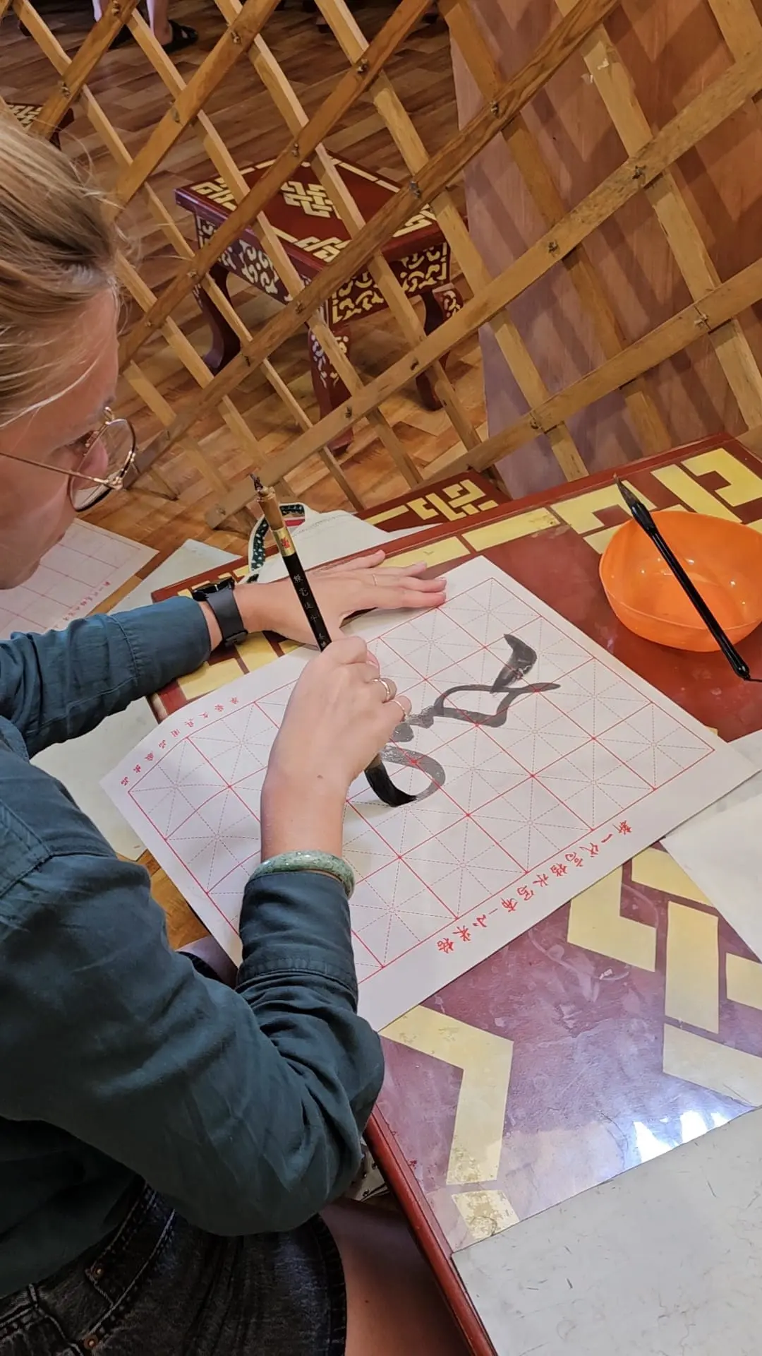 Juliette apprentie calligraphe